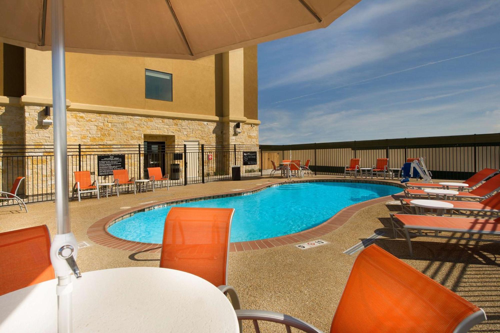 Hampton Inn Temple Exterior photo